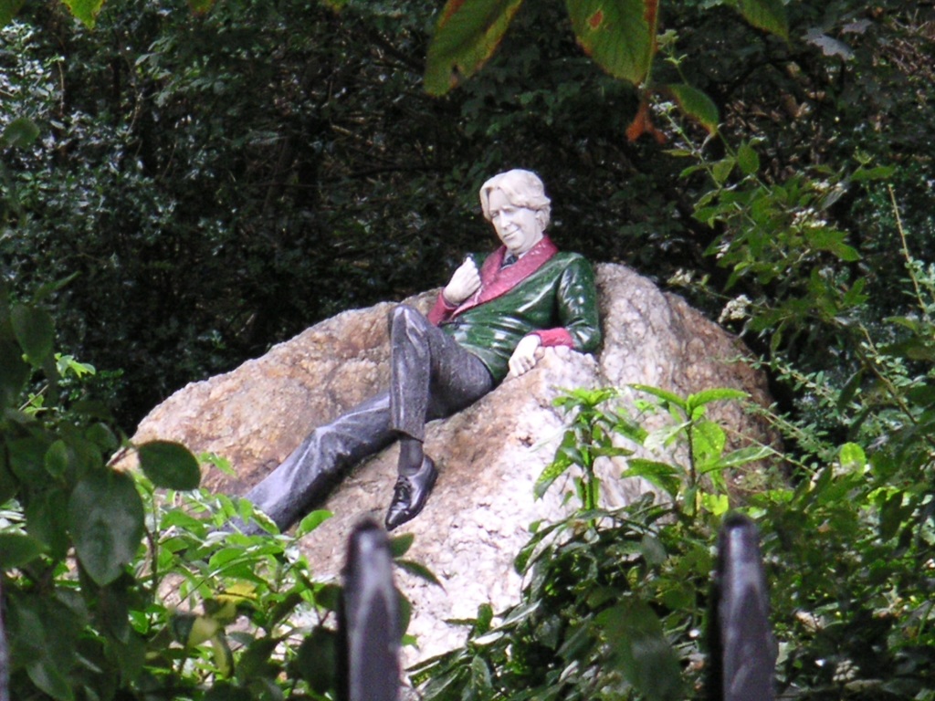 Oscar Wilde statue in Dublin.